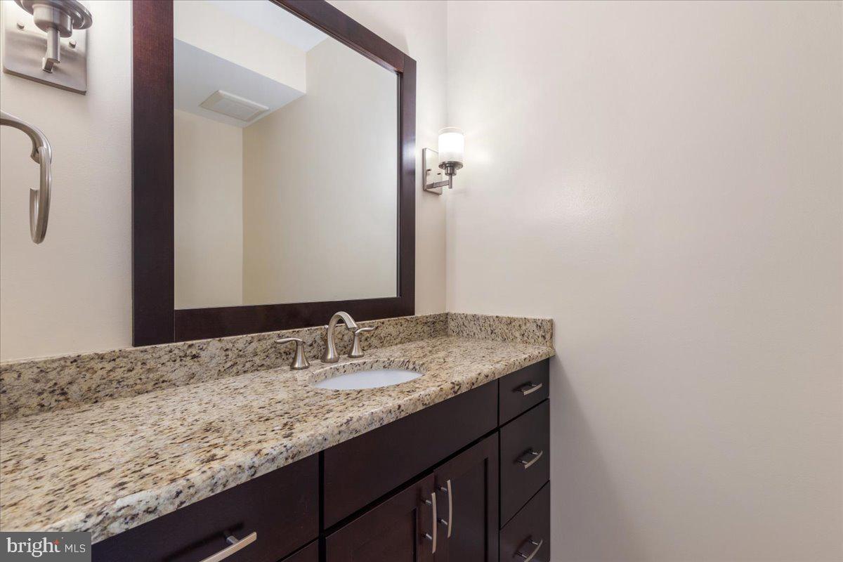 COLUMBIA SQUARE - Residential Lease