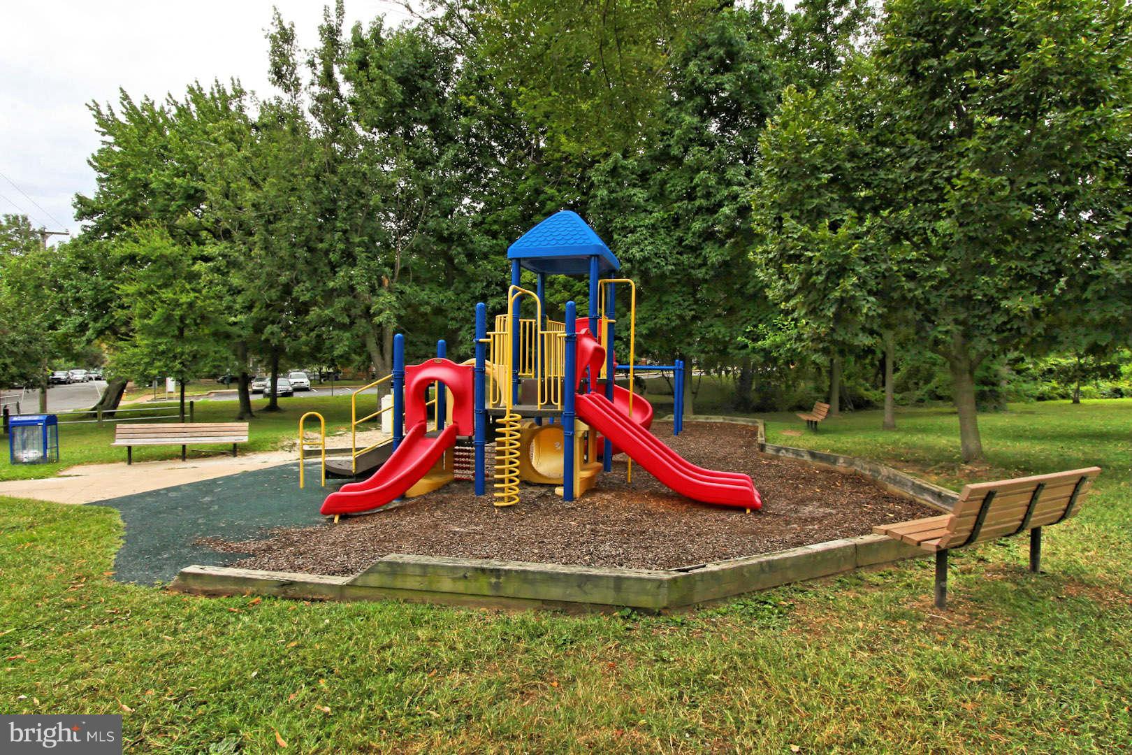 COLUMBIA SQUARE - Residential Lease