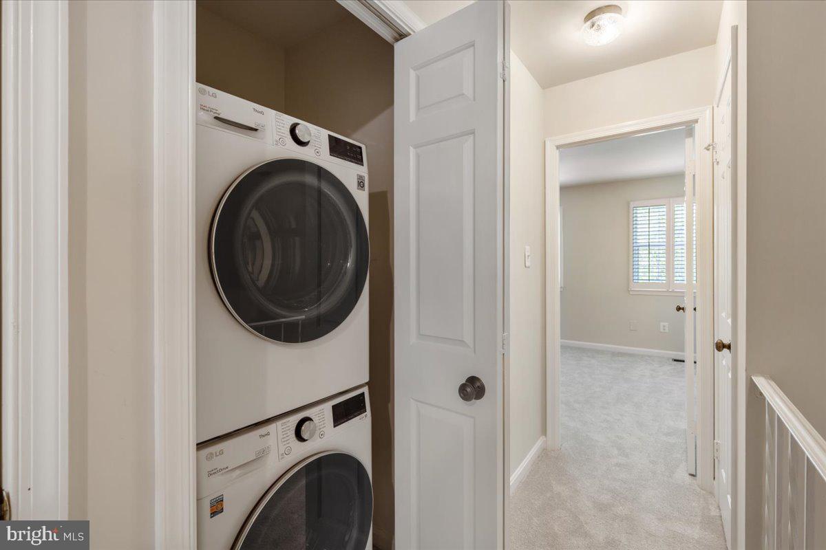 COLUMBIA SQUARE - Residential Lease