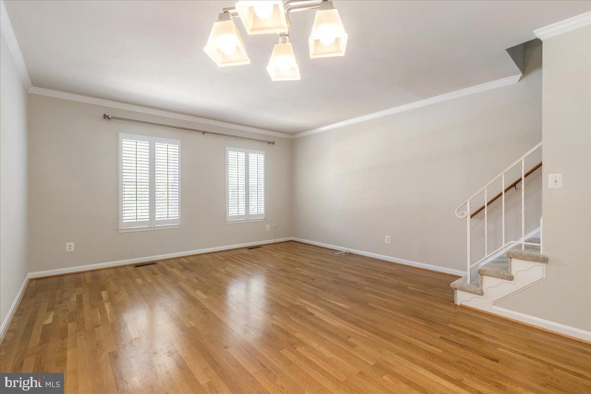 COLUMBIA SQUARE - Residential Lease