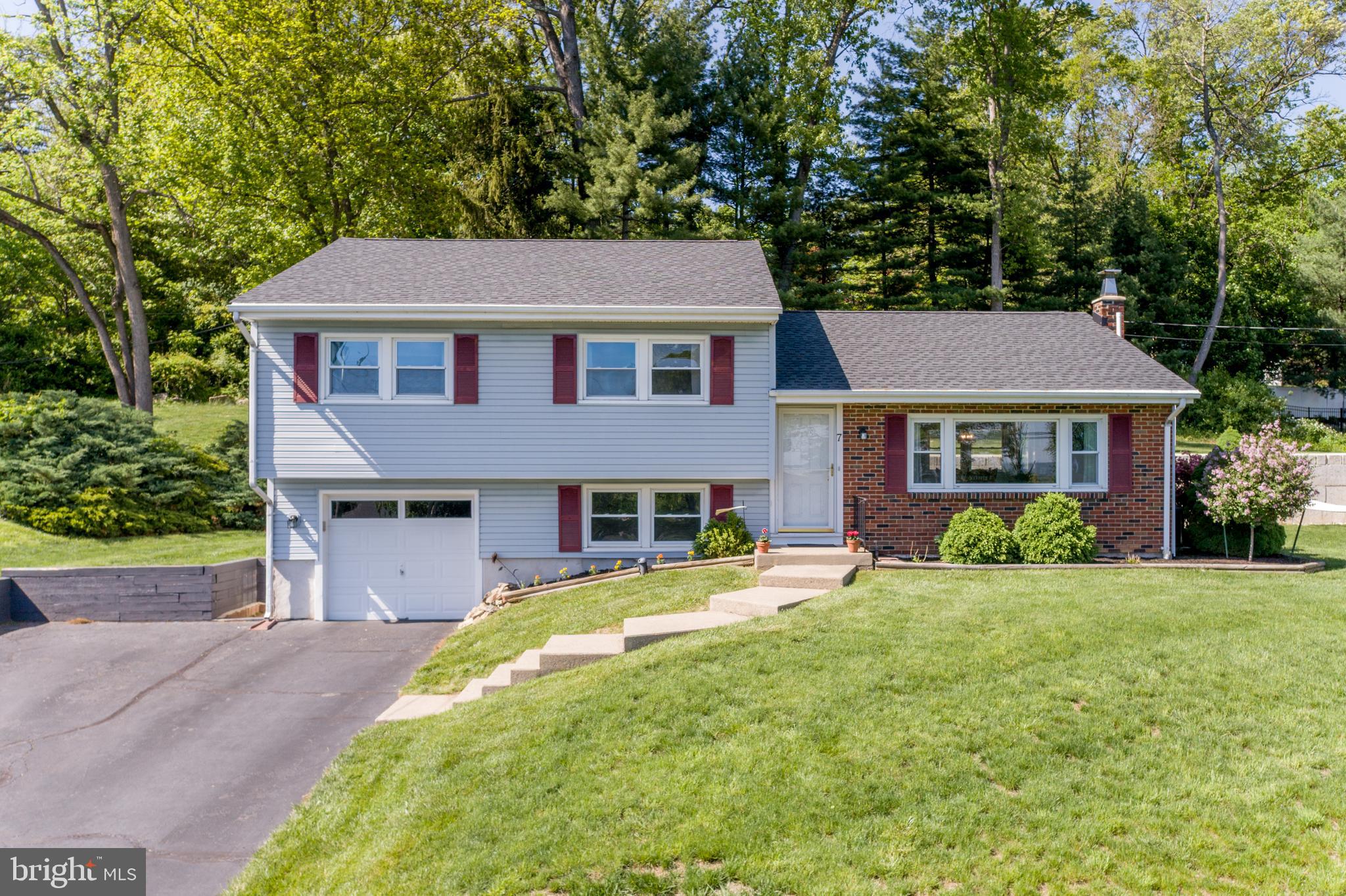 7 MAPLEWOOD ROAD