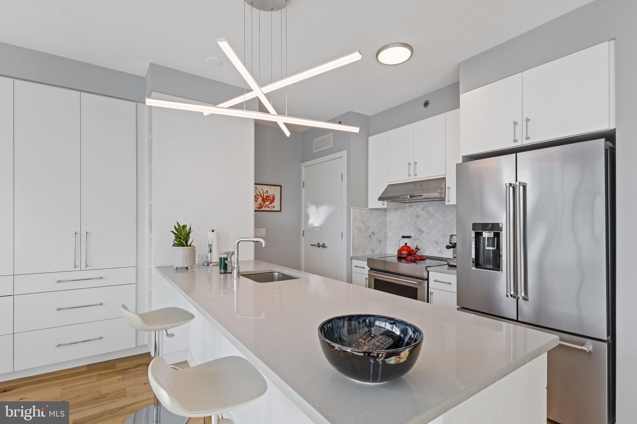 LOGAN SQUARE - Residential