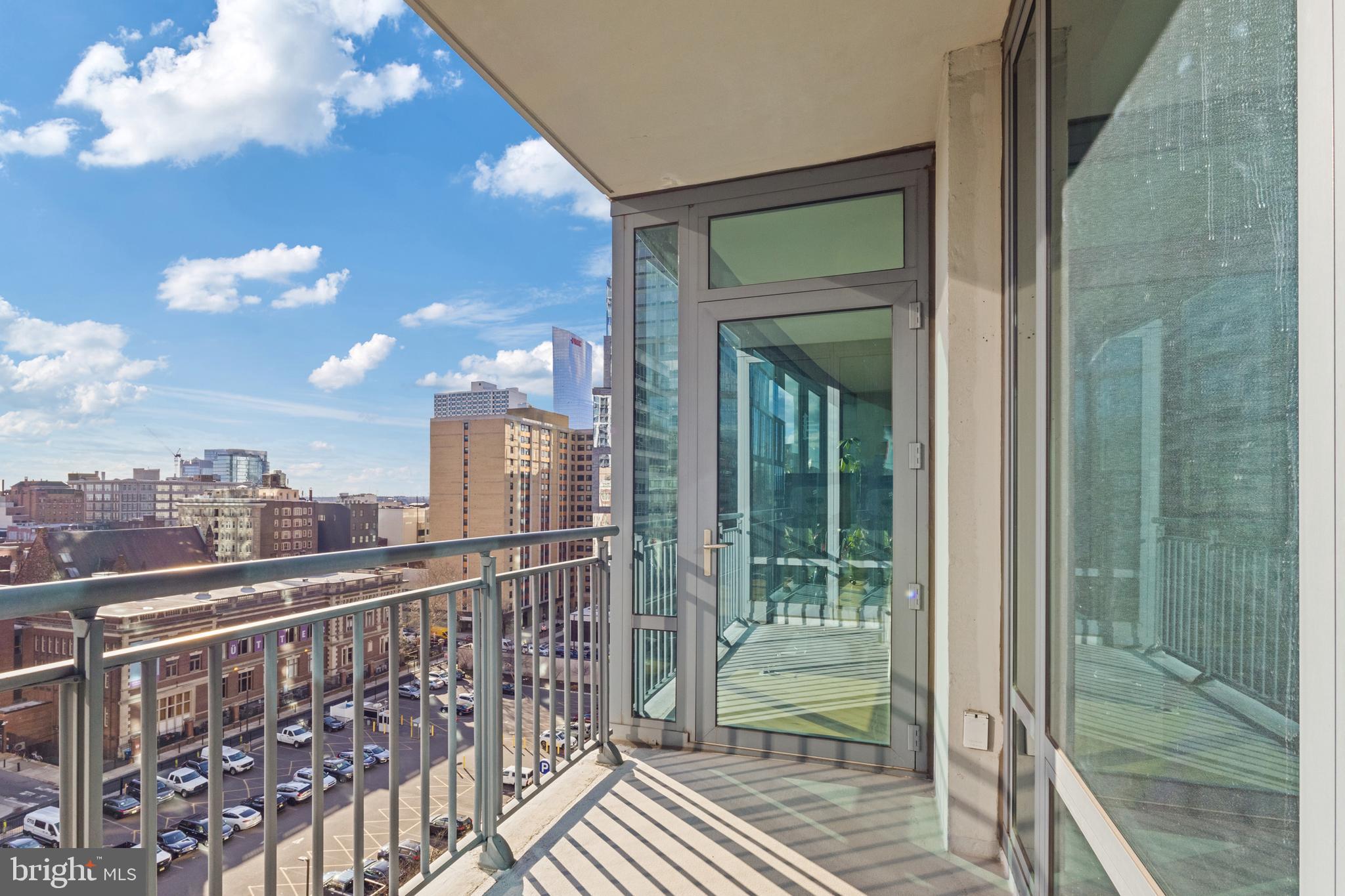 LOGAN SQUARE - Residential