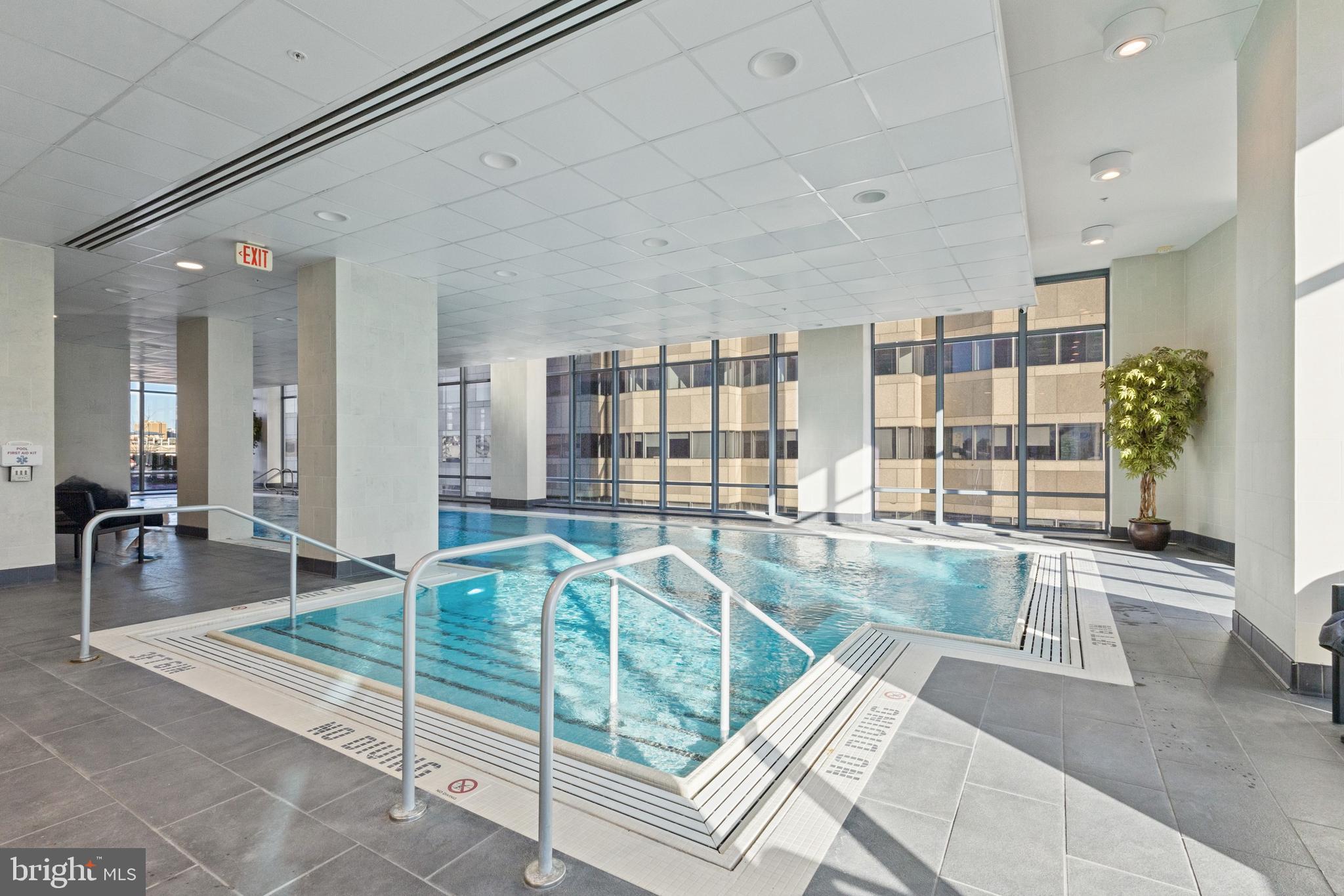 LOGAN SQUARE - Residential