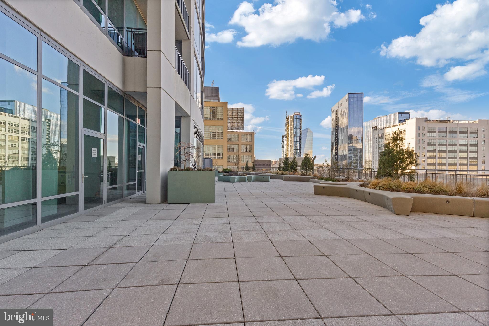 LOGAN SQUARE - Residential