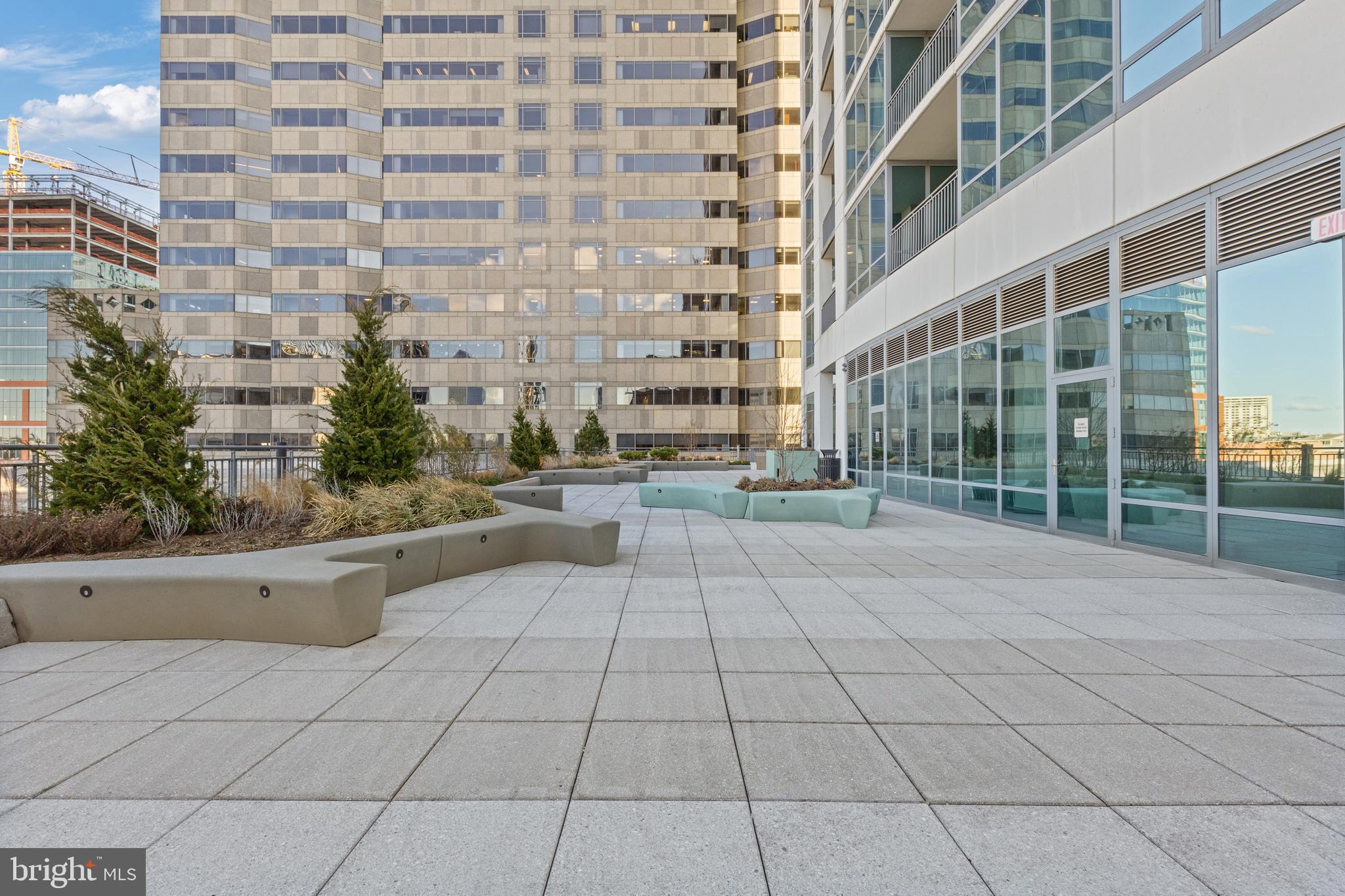 LOGAN SQUARE - Residential