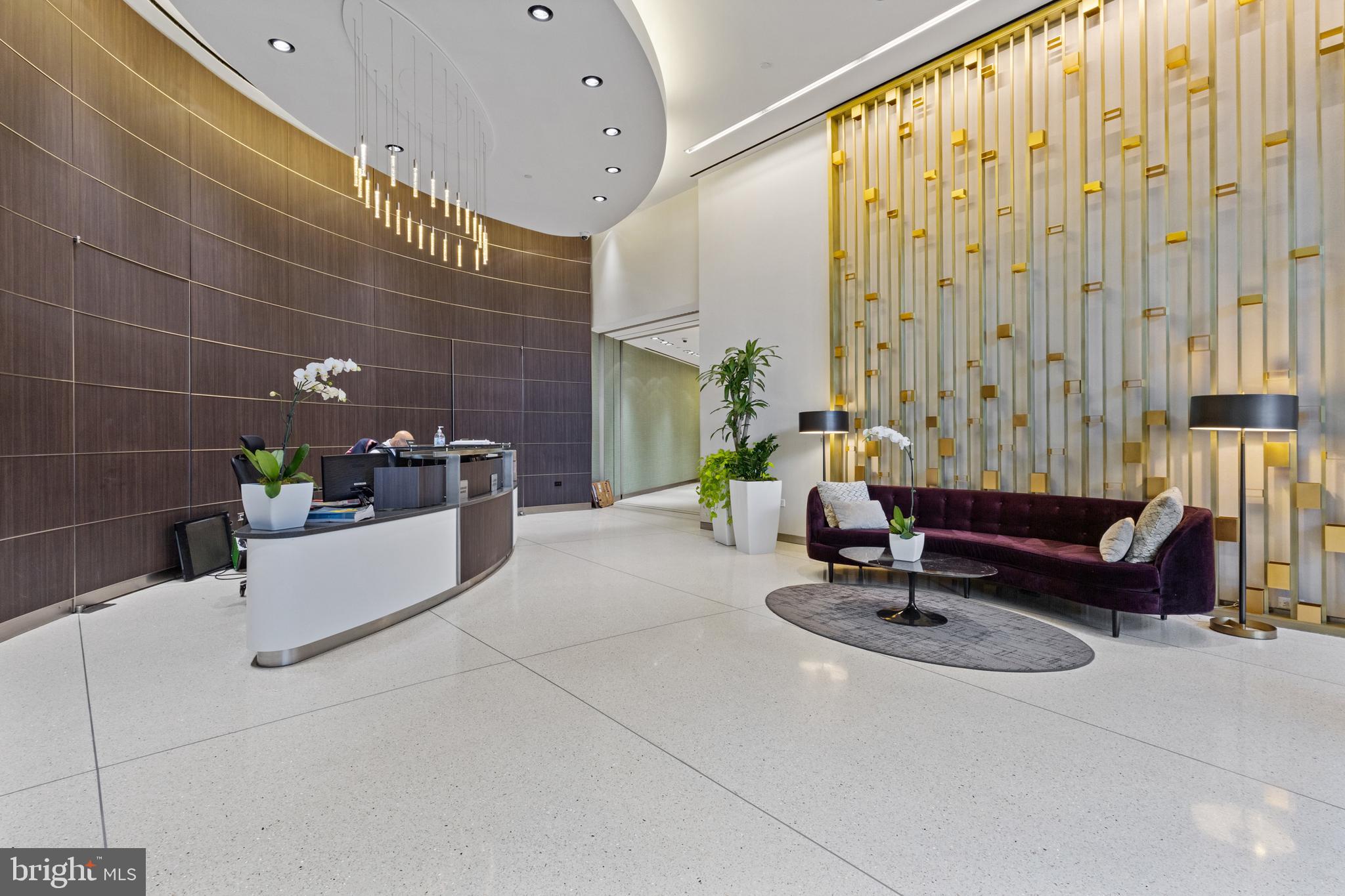 LOGAN SQUARE - Residential