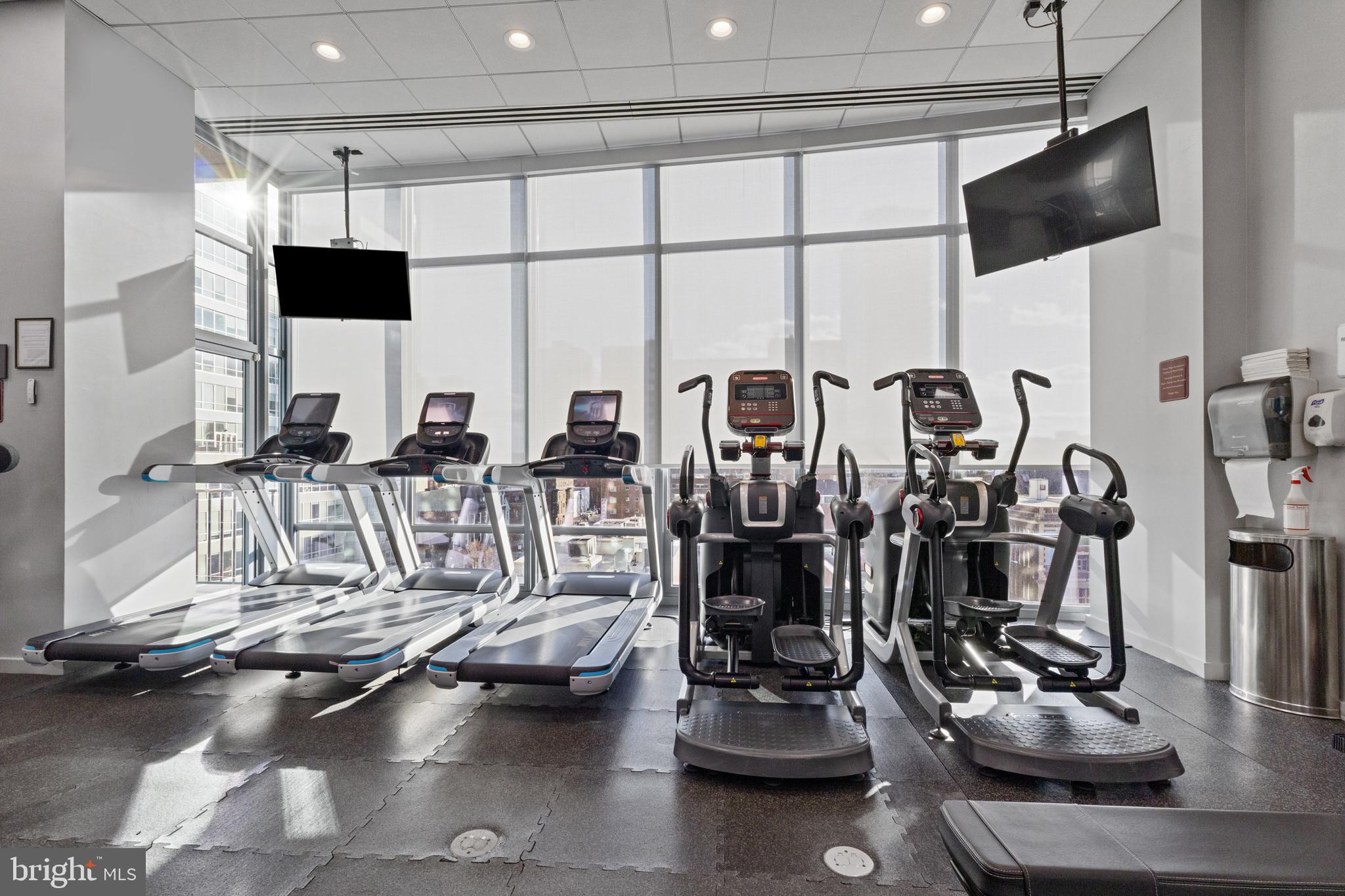 LOGAN SQUARE - Residential