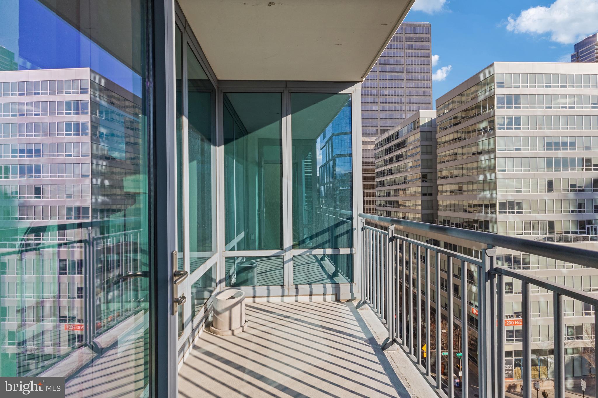 LOGAN SQUARE - Residential