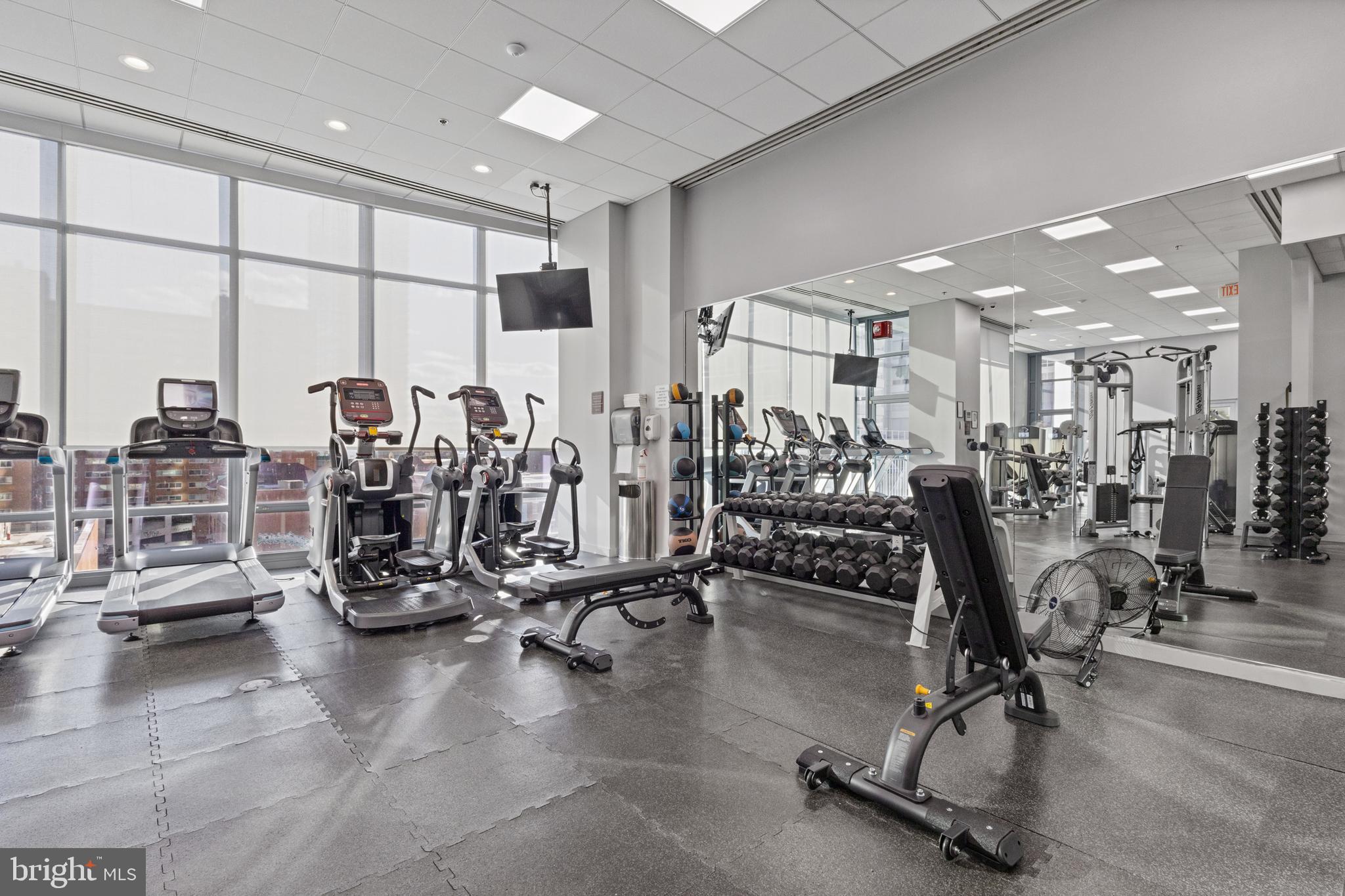 LOGAN SQUARE - Residential