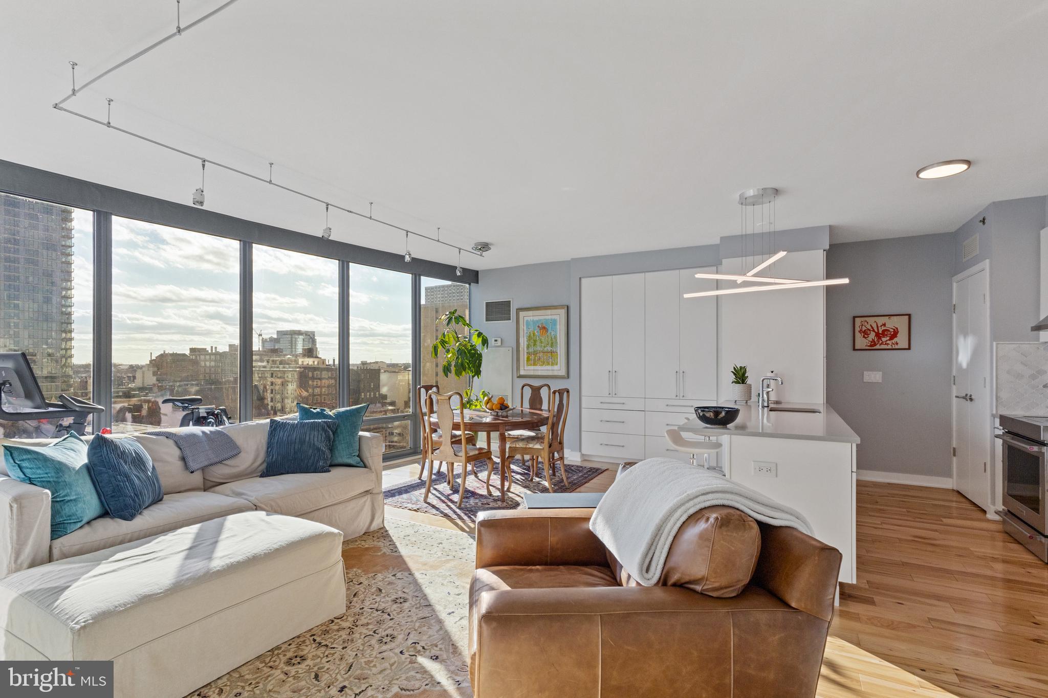 LOGAN SQUARE - Residential