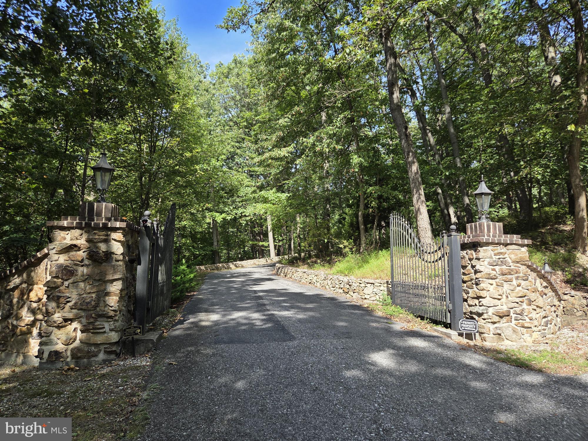 STONE GATE WOODS - Land