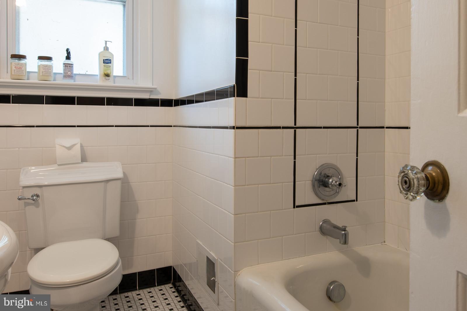 WAYCROFT WOODLAWN - Residential Lease