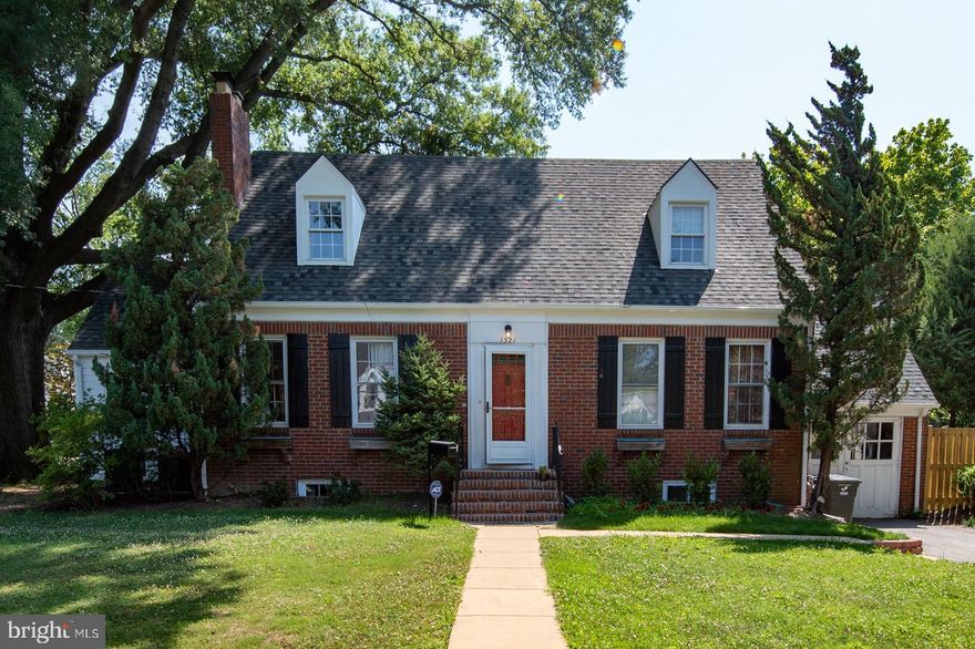 LOCATION !!! Walk to Balston Metro (.7 mile) close to Route 66, close to Custis Bike Trail, 1/2 block to Woodlawn Park.  MUST SEE  5 bedroom, 4 bath (1 w/ tub) recently renovated home in quiet tree lined neighborhood of Waycroft Woodlawn. Plenty of storage, attached garage, laundry room. Ready to move in