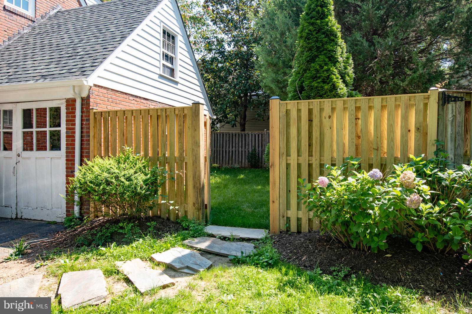 WAYCROFT WOODLAWN - Residential Lease