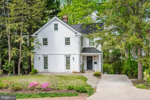 4225 Oakridge Lane, Chevy Chase, MD 20815 - #: MDMC2227718