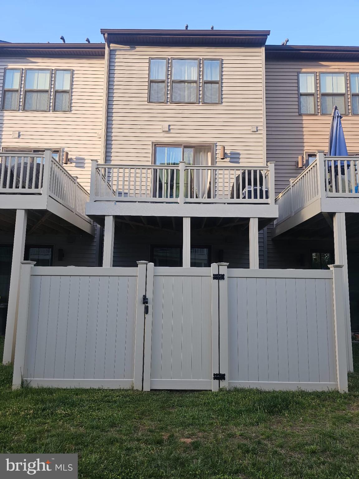 TANYARD SHORES - Residential Lease