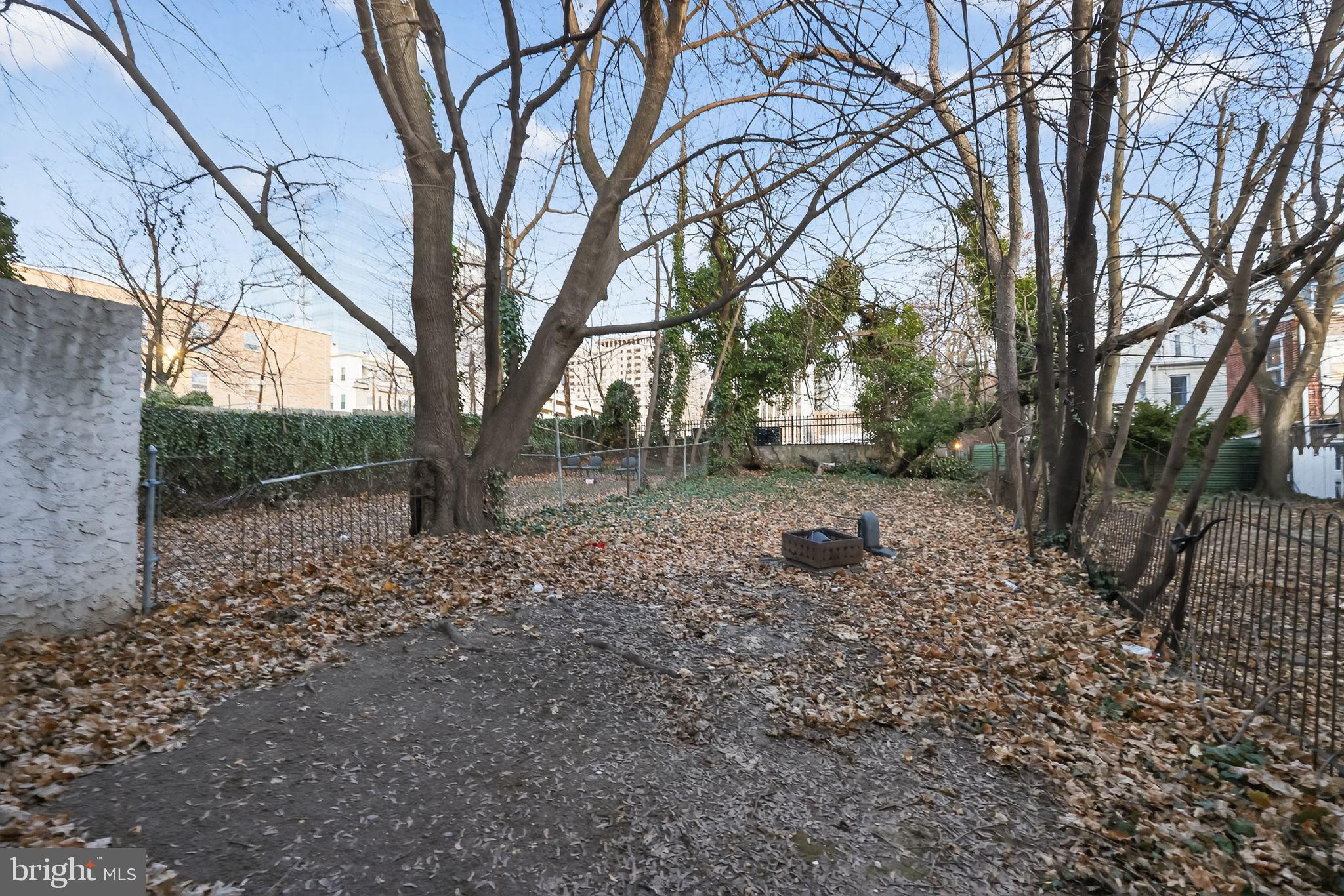 906 N MADISON STREET