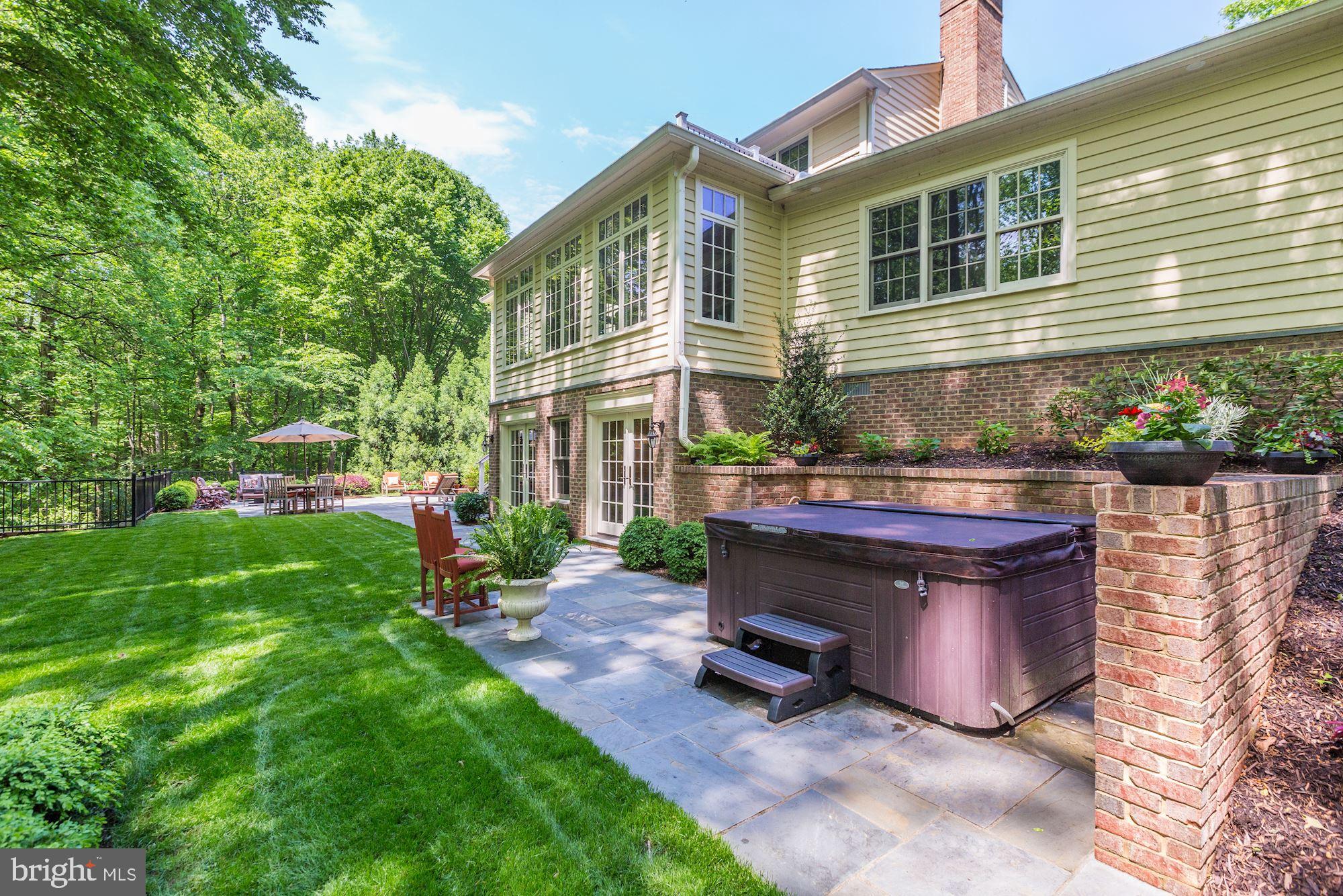 RIVER FALLS - Residential