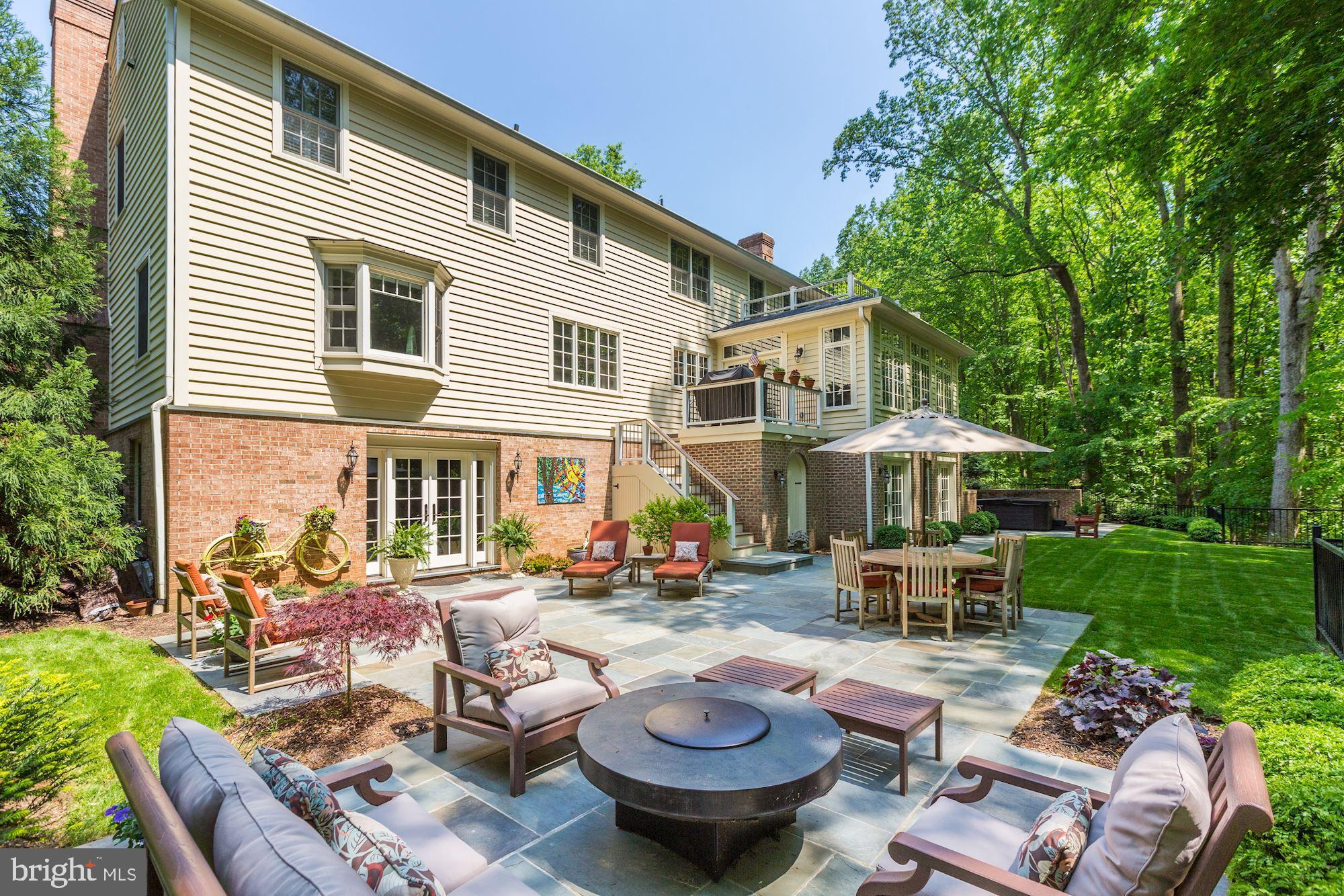 RIVER FALLS - Residential