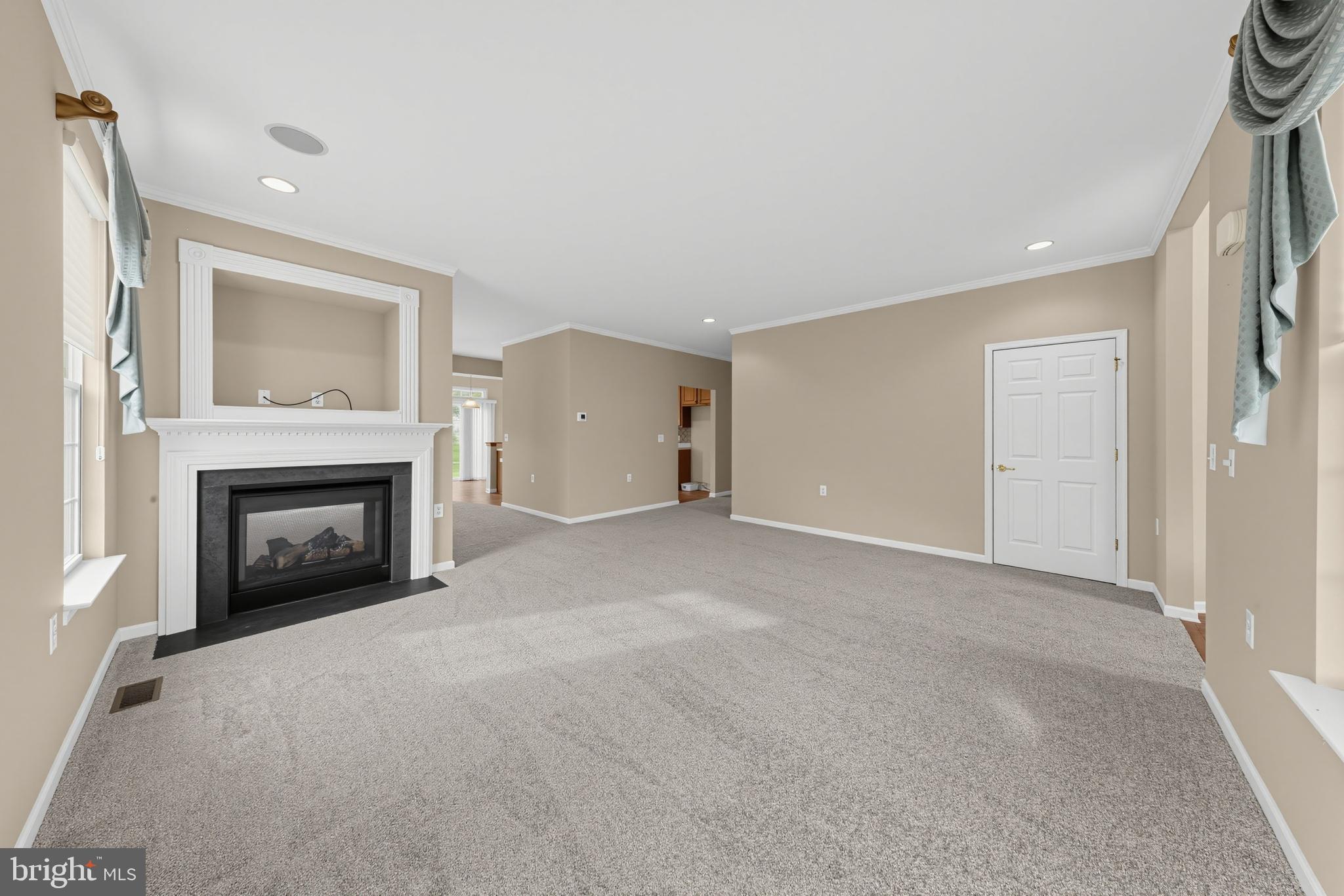 405 TOPIARY LANE
