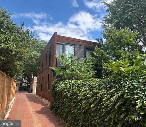 135 13TH STREET NE WASHINGTON DC 20002
