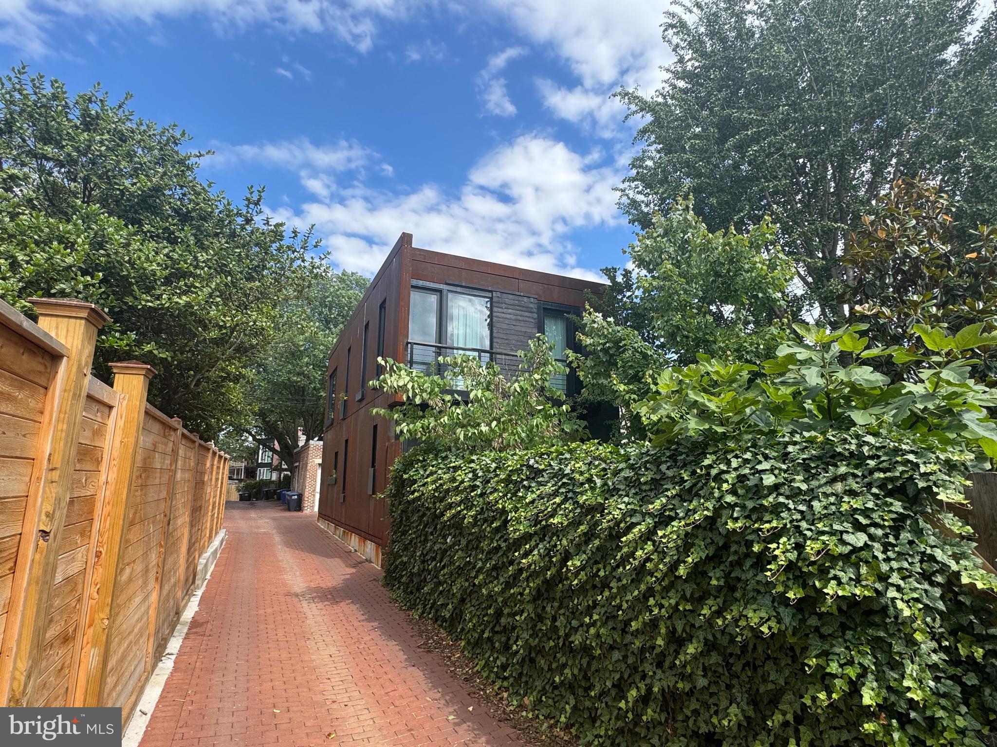 135 13TH STREET NE