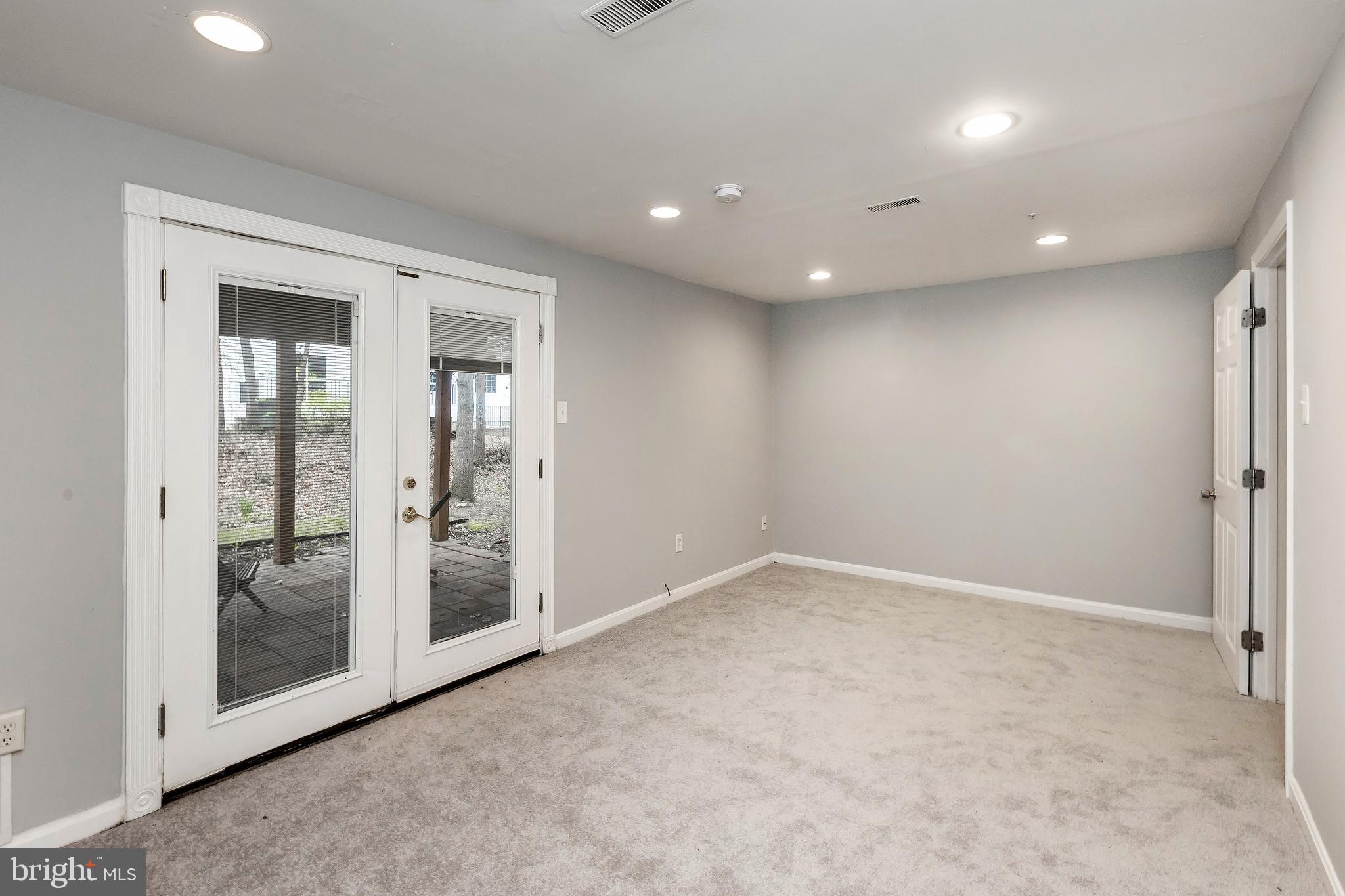 MINERAL SPRING VILLAGE - Residential