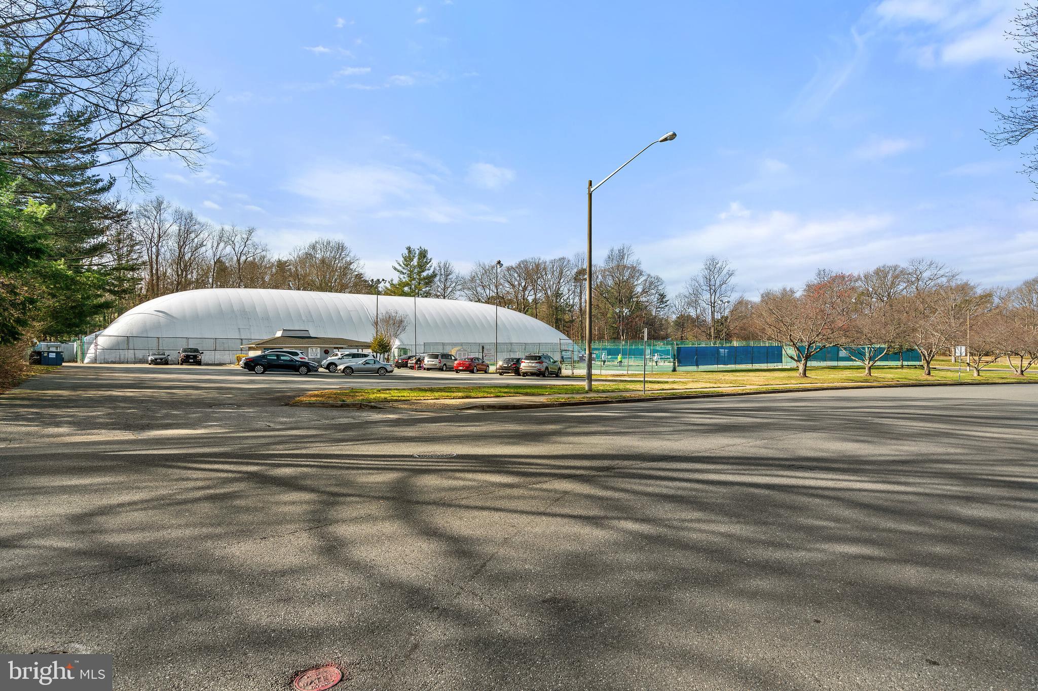 COUNTRY CLUB/LAKE MONTCLAIR - Residential