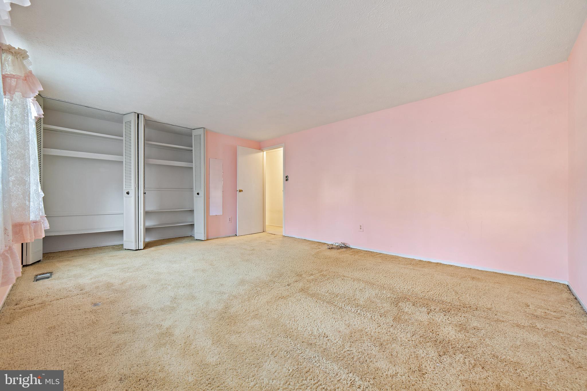 COUNTRY CLUB/LAKE MONTCLAIR - Residential