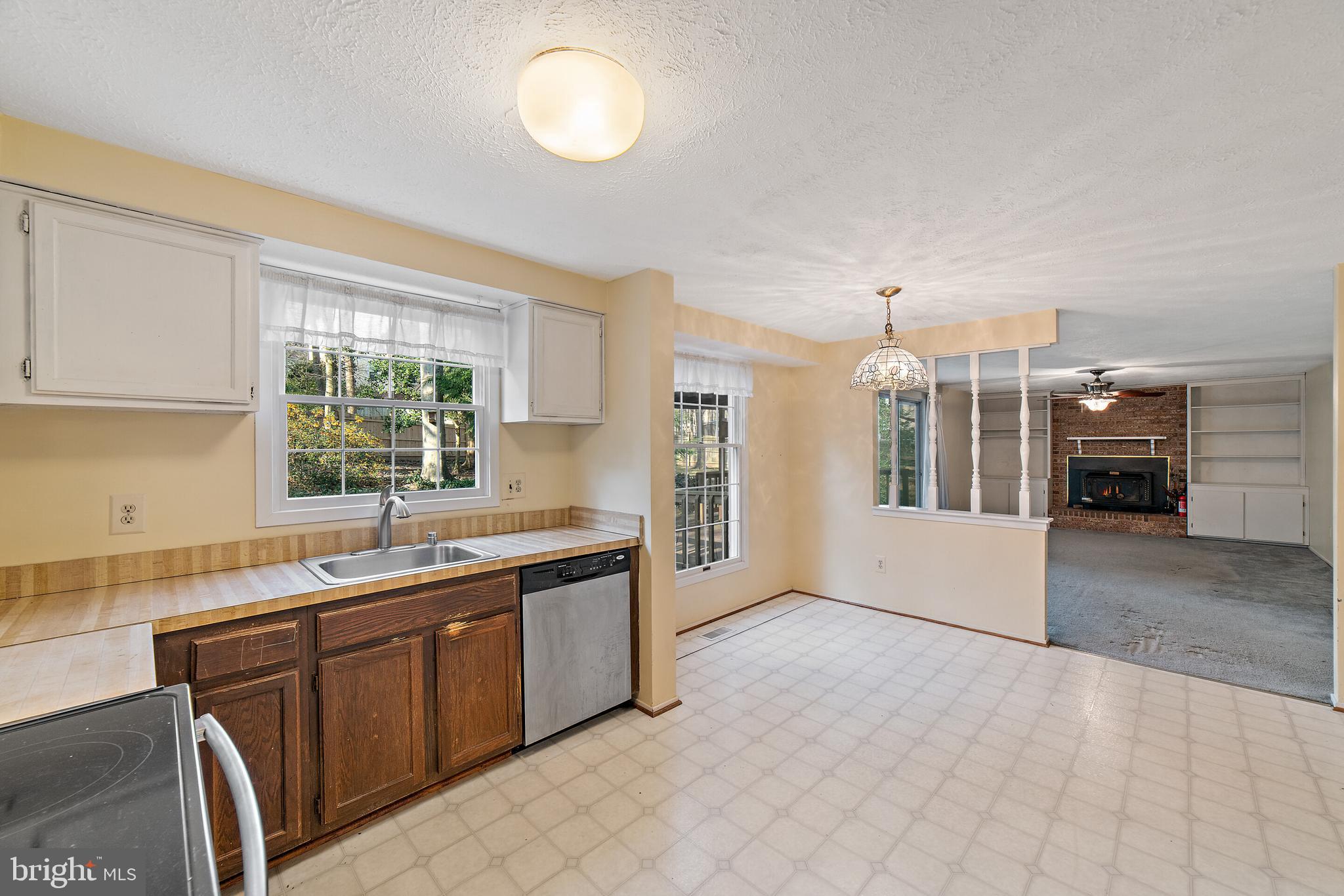 COUNTRY CLUB/LAKE MONTCLAIR - Residential