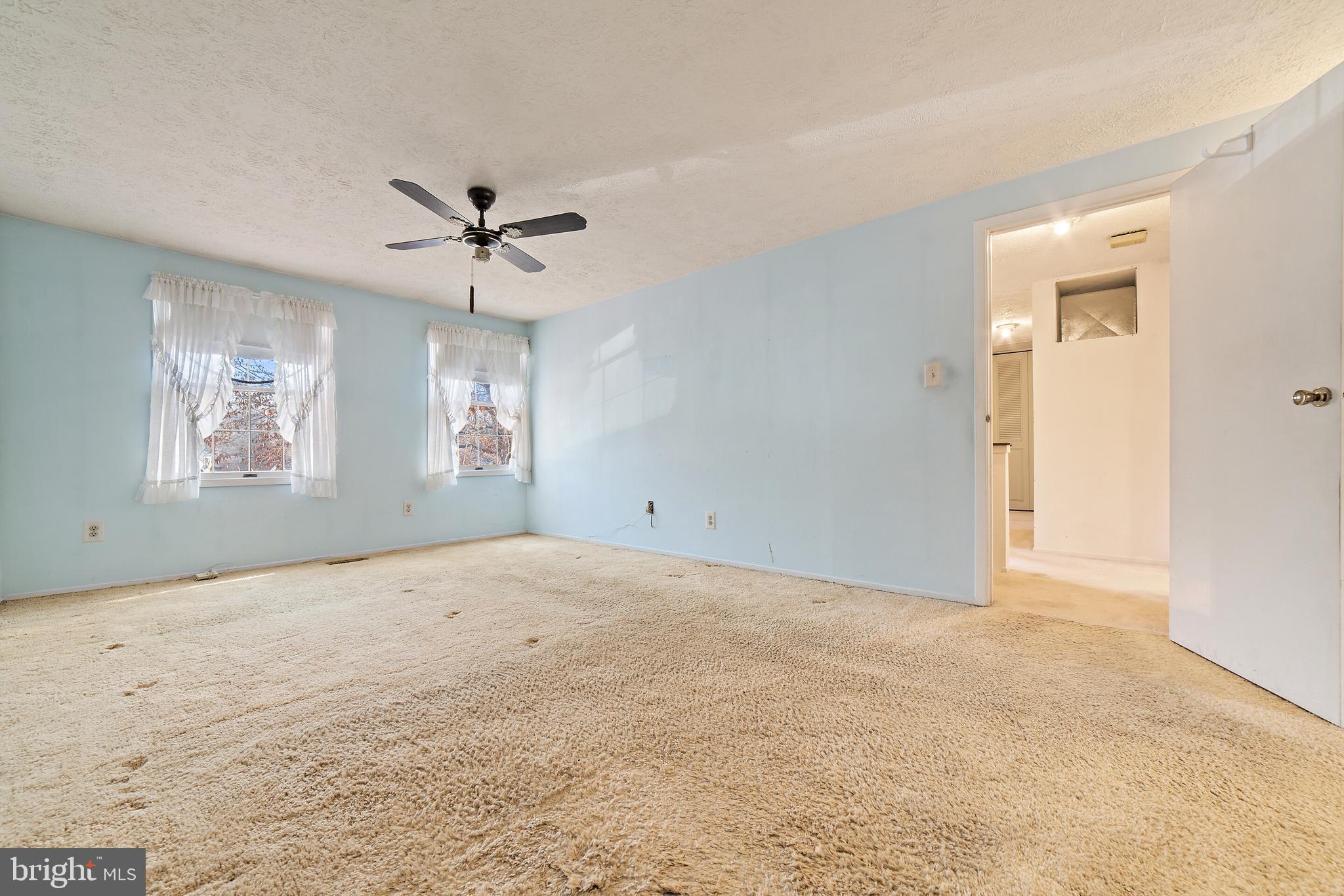 COUNTRY CLUB/LAKE MONTCLAIR - Residential