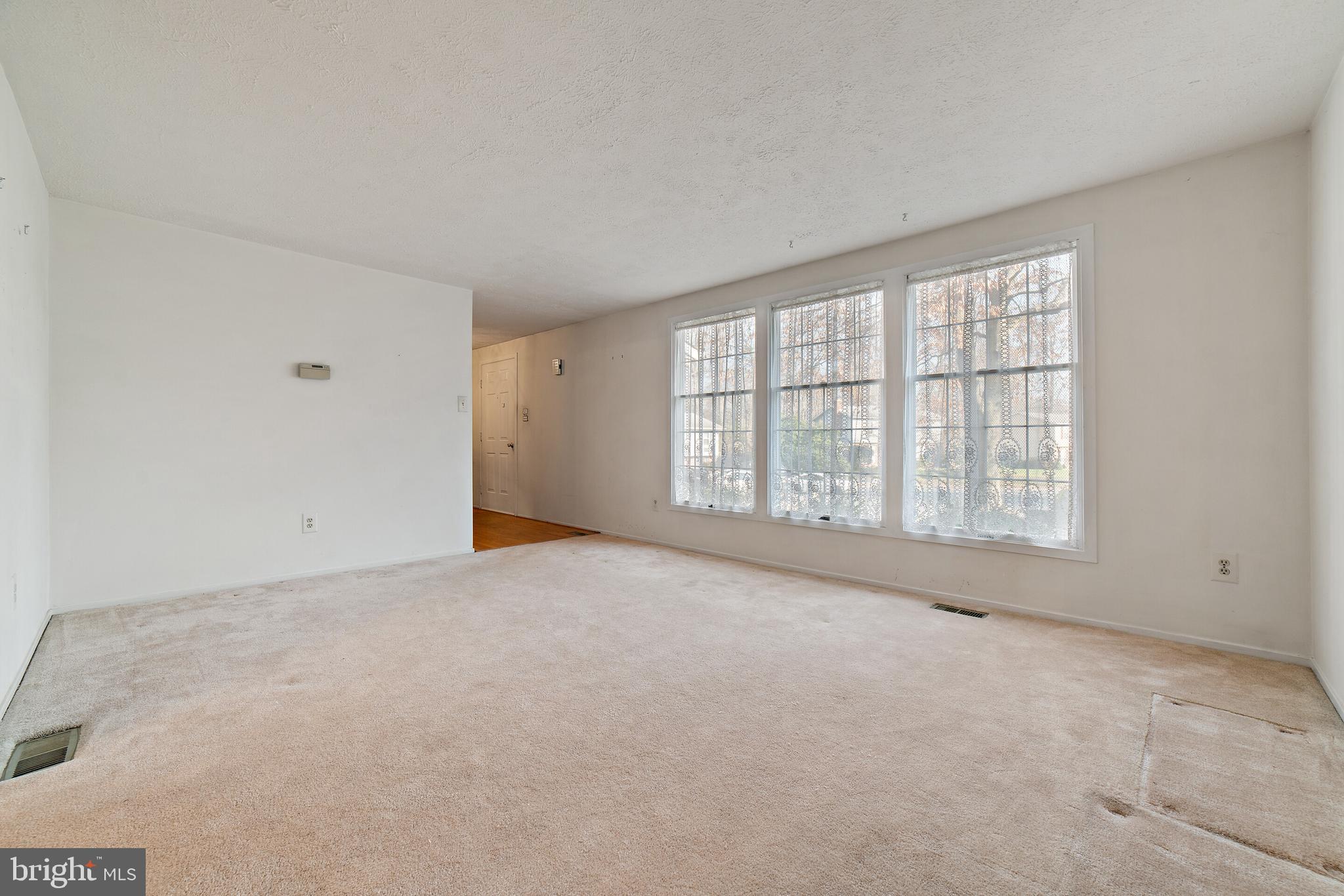 COUNTRY CLUB/LAKE MONTCLAIR - Residential