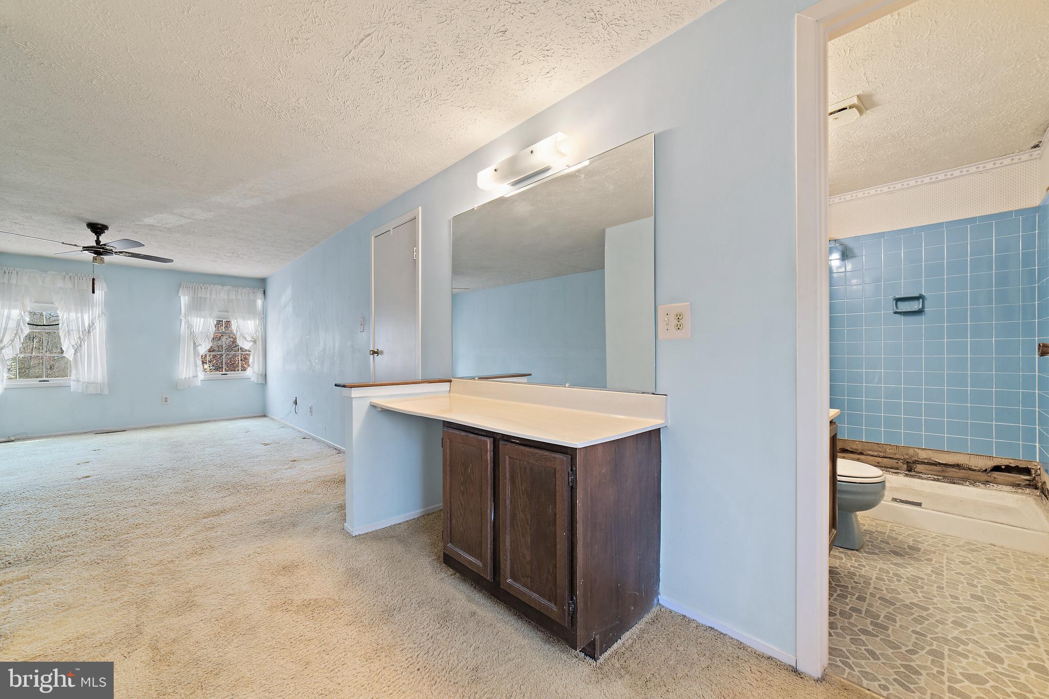 COUNTRY CLUB/LAKE MONTCLAIR - Residential