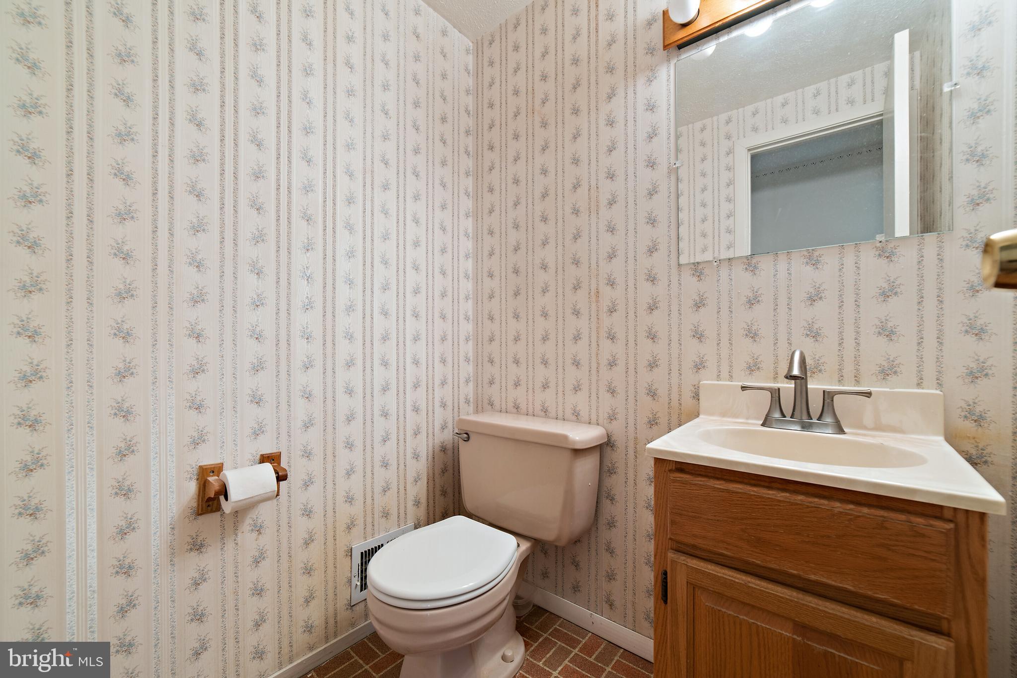 COUNTRY CLUB/LAKE MONTCLAIR - Residential