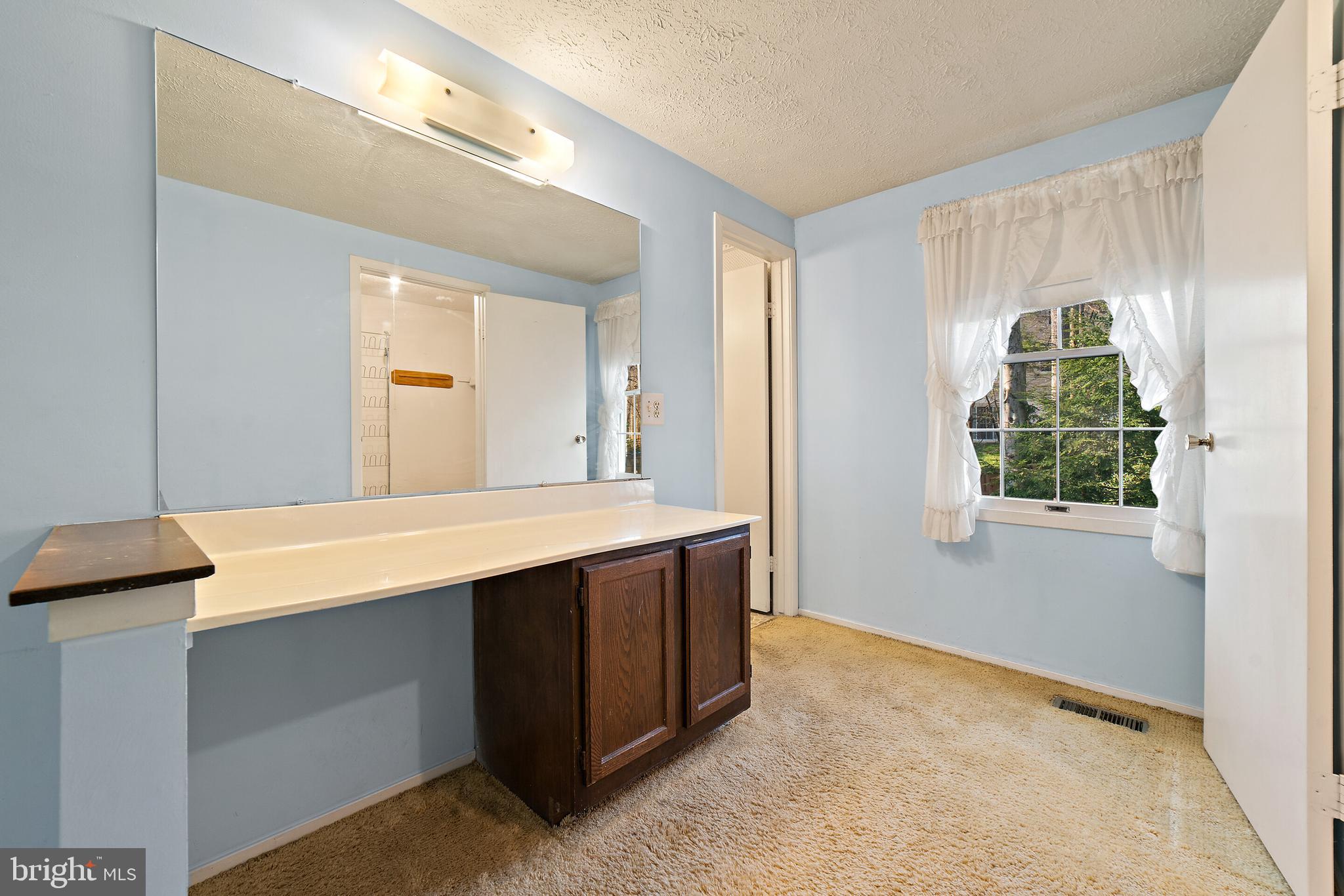 COUNTRY CLUB/LAKE MONTCLAIR - Residential