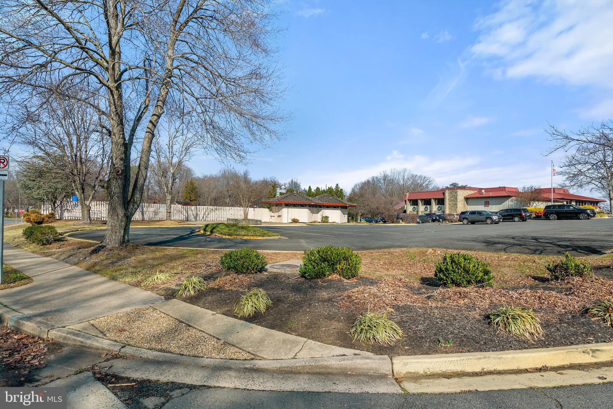 COUNTRY CLUB/LAKE MONTCLAIR - Residential