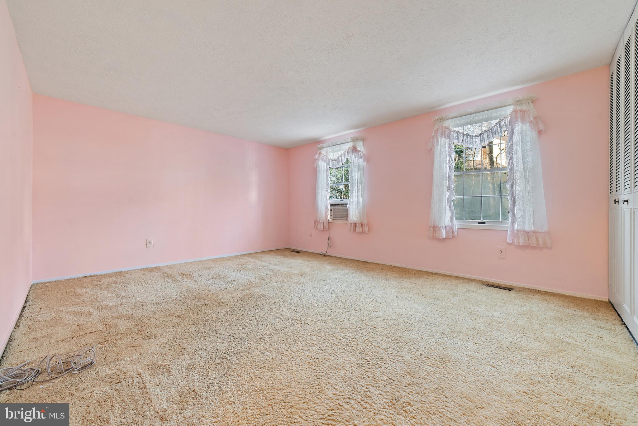 COUNTRY CLUB/LAKE MONTCLAIR - Residential