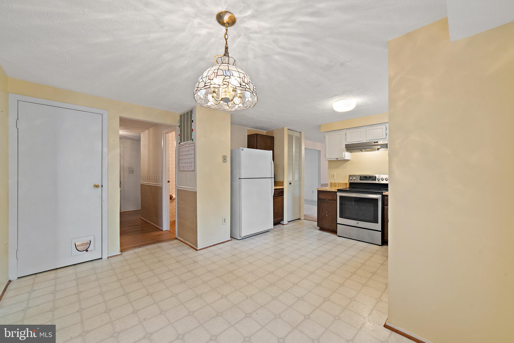 COUNTRY CLUB/LAKE MONTCLAIR - Residential