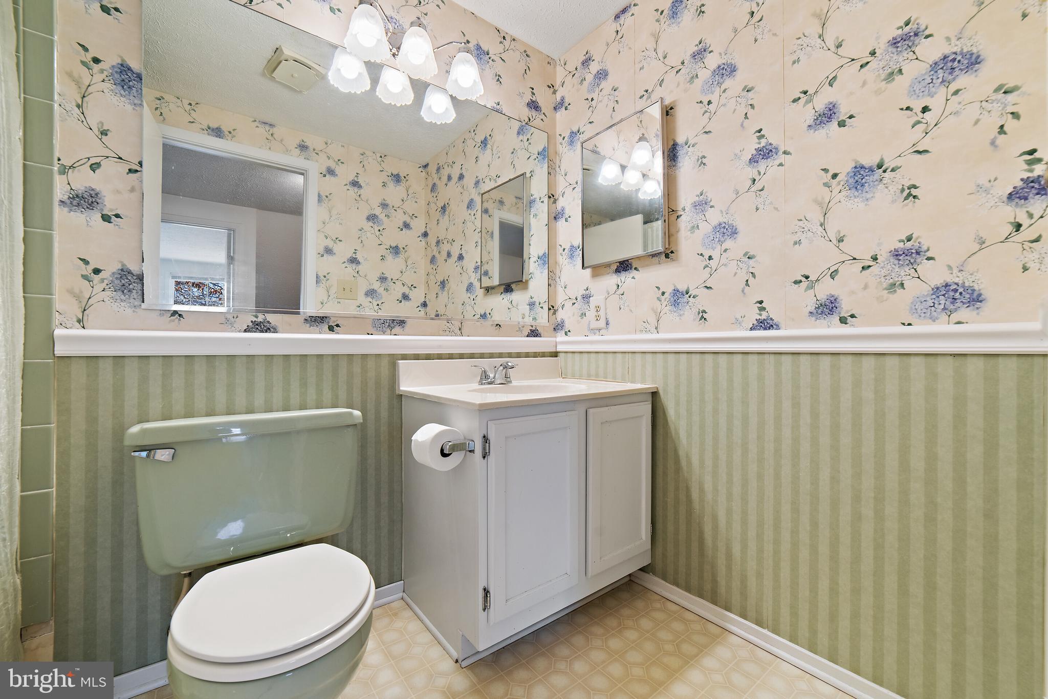 COUNTRY CLUB/LAKE MONTCLAIR - Residential