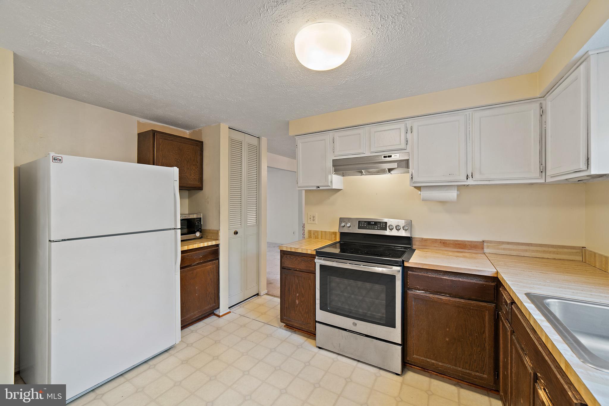 COUNTRY CLUB/LAKE MONTCLAIR - Residential