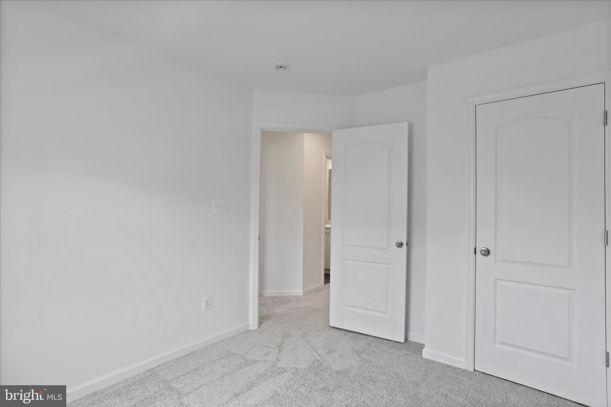 HUNTFIELD - Residential Lease