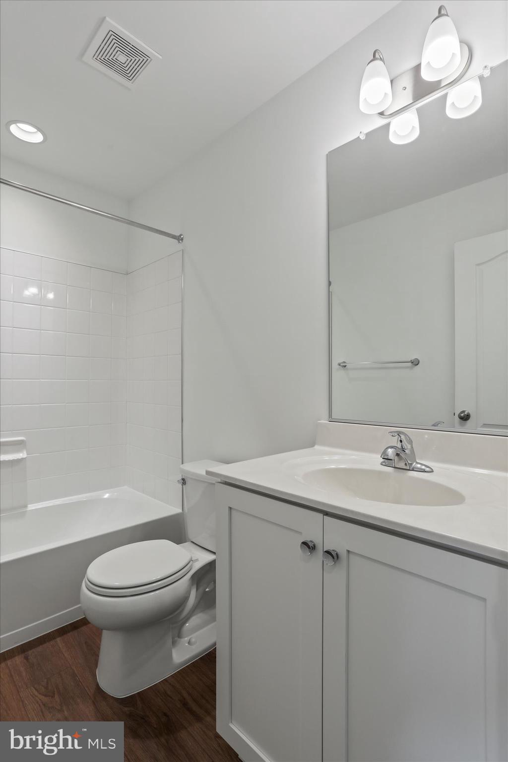 HUNTFIELD - Residential Lease