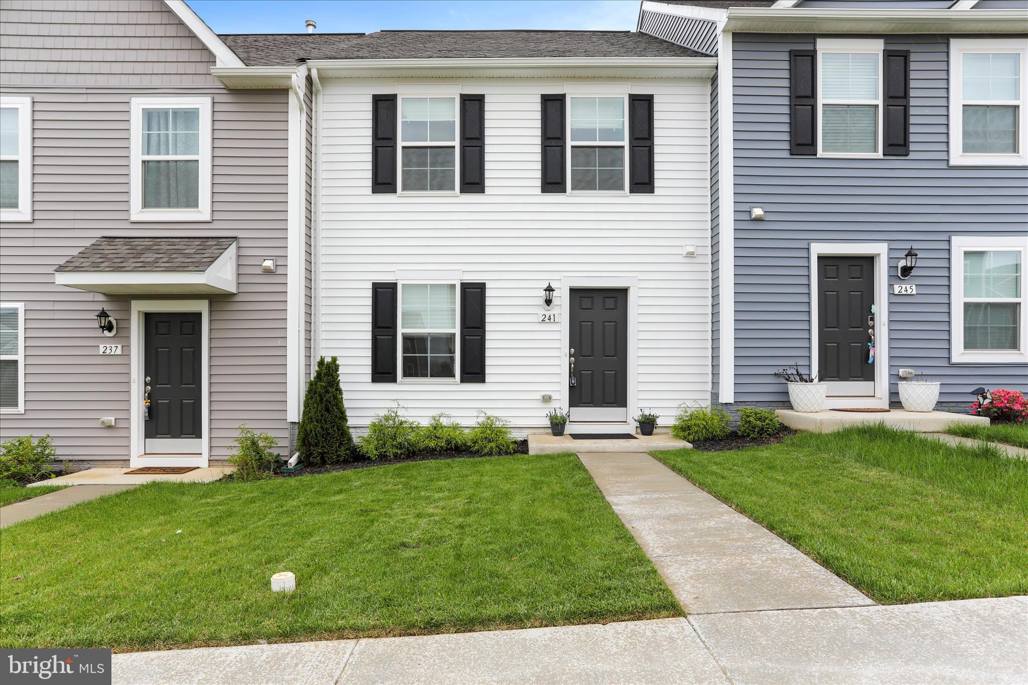 HUNTFIELD - Residential Lease