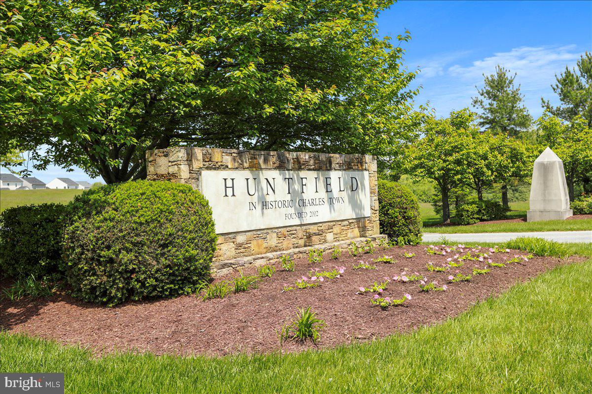 HUNTFIELD - Residential Lease