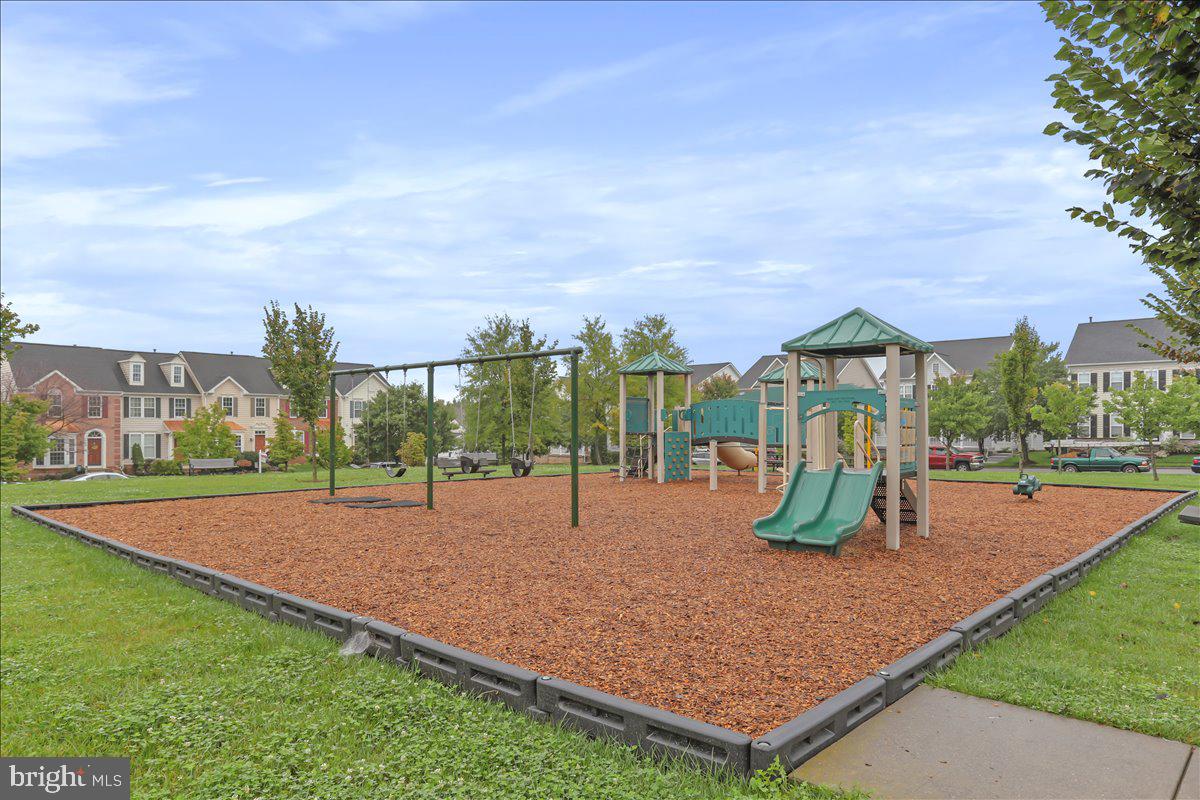 HUNTFIELD - Residential Lease