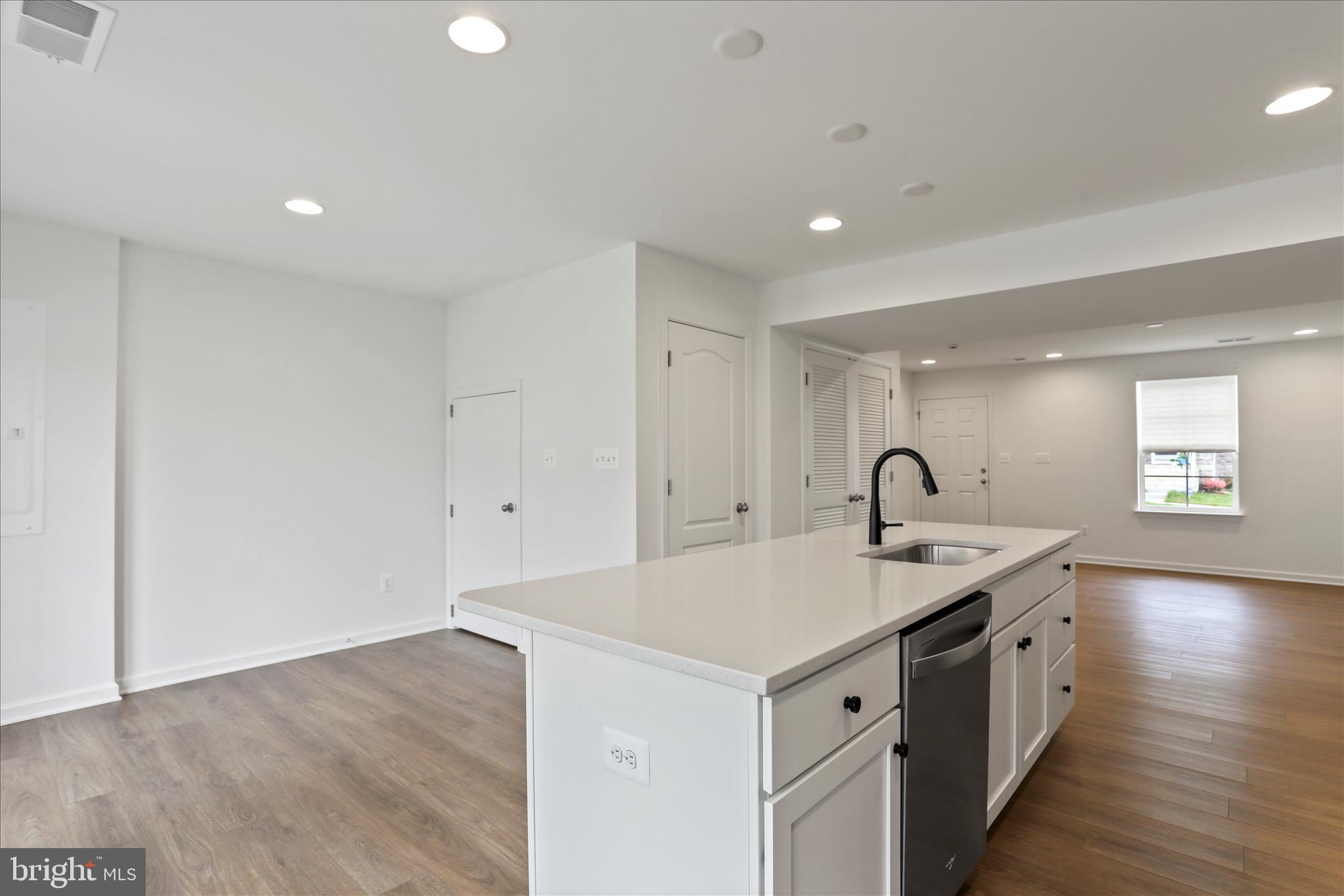 HUNTFIELD - Residential Lease