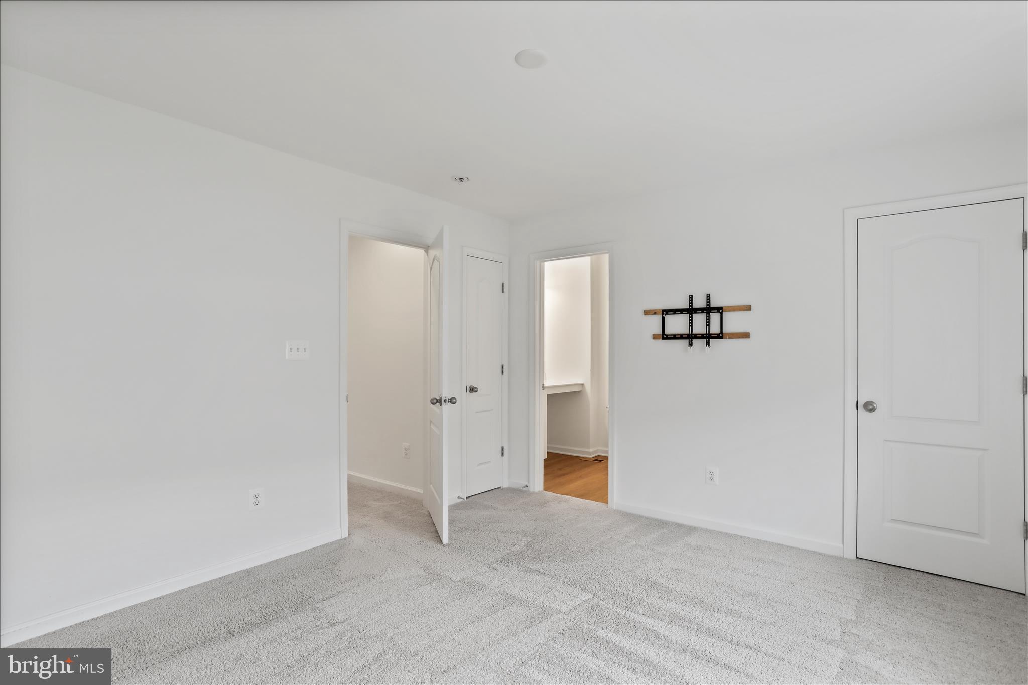 HUNTFIELD - Residential Lease