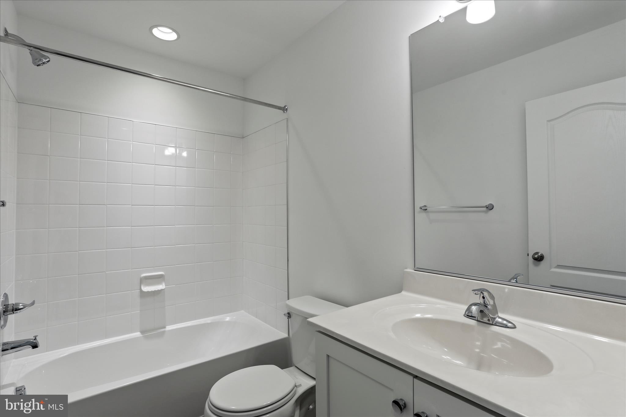 HUNTFIELD - Residential Lease