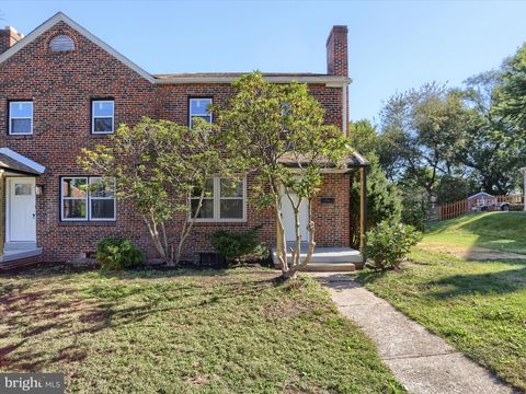 Photo of 327 Oak Hill Drive, MIDDLETOWN, PA 17057 (MLS # PADA2050266)